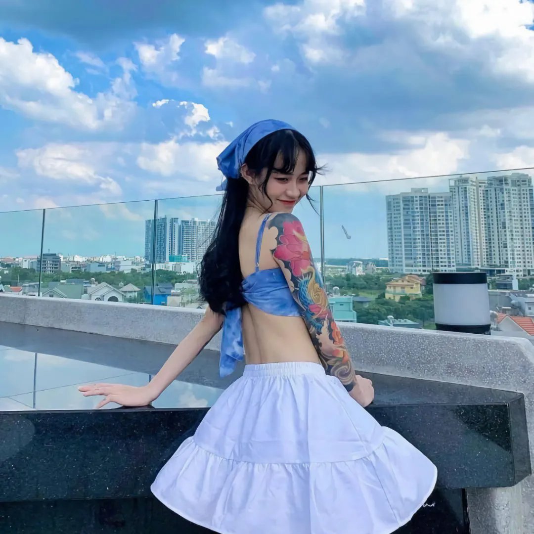 她比烟花寂寞